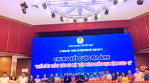 Những khoảnh khắc lịch sử chống COVID-19 của các "chiến sĩ áo trắng" 