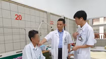 Lần đầu tiên phẫu thuật cắt toàn bộ thực quản và dạ dày, tạo hình bằng đại tràng