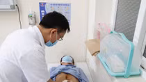 Cắt bỏ dạ dày và thực quản, tạo hình bằng đại tràng cho người bệnh ung thư 