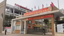 Hà Nội: 6 người trong 1 gia đình mắc COVID-19, 80 học sinh, giáo viên đi cách ly tập trung 