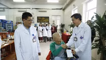 Bữa cơm tất niên cùng người bệnh ung thư đón Tết ở bệnh viện