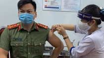 Khẩn trương lập danh sách 10 nhóm đối tượng ưu tiên tiêm miễn phí vaccine COVID-19