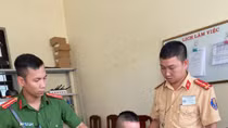 CSGT ngăn chặn kịp thời nam thanh niên định nhảy cầu Bãi Cháy