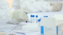 Gần 5000 ca mắc mới, thêm 659.900 liều vaccine AstraZeneca về Việt Nam