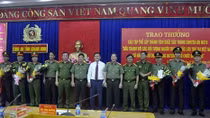 Khen thưởng các đơn vị phá chuyên án đánh bạc trên mạng ở Quảng Ninh