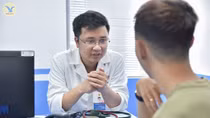 Nam thanh niên bị yếu hai chân do hít bóng cười suốt 1 năm
