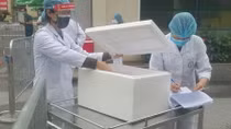 Bệnh viện Bạch Mai tạm dừng cho người nhà chăm sóc, thăm bệnh nhân