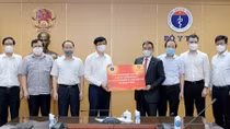 Tiếp nhận 30 máy xét nghiệm COVID-19 qua hơi thở do Vingroup trao tặng