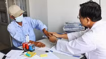 Từ 8-3 người điều trị HIV/AIDS nhận thuốc ARV từ nguồn BHYT
