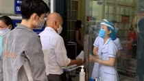 Một bác sĩ của Bệnh viện Phổi Trung ương dương tính với SARS-CoV-2