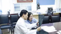 Ung thư di căn não vẫn chấp nhận hôn mê để sinh con