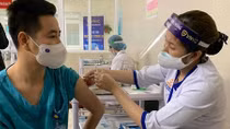 Hà Nội tiêm vaccine COVID-19 cho 30 bác sĩ, nhân viên y tế đầu tiên