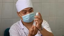 Việt Nam ghi nhận 1 ca tử vong do sốc phản vệ sau tiêm vaccine COVID-19