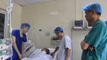 Cứu sống nam thanh niên bị đứt rời động mạch cổ