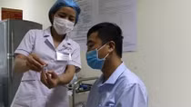 Đề nghị ngân sách không mua thêm vaccine COVID-19, thực hiện xã hội hóa