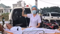 Lật xe "túc túc" trên đảo Quan Lạn, 9 du khách bị thương