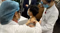 Việt Nam tiêm thử nghiệm vaccine COVID-19 liều cao nhất