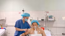 Bị bắn xuyên qua tim, người phụ nữ sống sót kỳ diệu