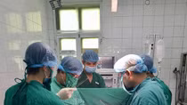 Cắt bỏ khối u xùi loét má trái cho cụ ông 91 tuổi