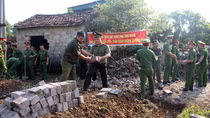  Công an thị xã Đông Triều xây nhà tình nghĩa cho hộ nghèo