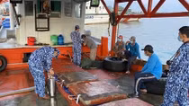 Bắt quả tang tàu chở 60.000 lít dầu DO không rõ nguồn gốc 