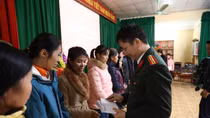 Mang Tết đến với người nghèo ở Tuyên Quang