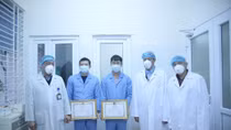 Trao Bằng khen cho 4 tập thể và 3 cá nhân trên chuyến bay đưa công dân từ Vũ Hán về nước