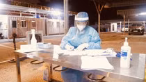 Hà Nội thêm 2 ca dương tính, có 1 ca tiếp xúc với F0 tại sân bóng