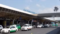 Thêm 3 chuyến bay cần tìm hành khách vì liên quan tới người mắc COVID-19