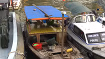 Xử lý nghiêm phương tiện đeo bám bán hàng rong trên vịnh Hạ Long