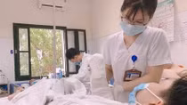 Pháo tự chế phát nổ, nam sinh 17 tuổi phải cắt cụt tay