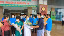 Đoàn bay và nhân viên y tế về từ Guinea Xích đạo được xuất viện sau 3 tuần cách ly