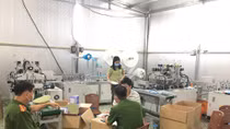 Phát hiện hộ gia đình tự sản xuất khẩu trang y tế đem bán 