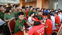 Hàng trăm CBCS Công an hiến máu trong ngày hội "Giọt hồng miền non nước"