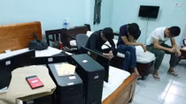 Nhóm người Trung Quốc lập sàn chứng khoán giả "lừa" người Trung Quốc