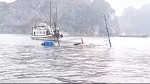 Tàu du lịch chìm tại Vịnh Hạ Long sau va chạm với tàu chở đá 