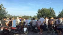 Trượt chân xuống hồ, 2 ông cháu đuối nước tử vong