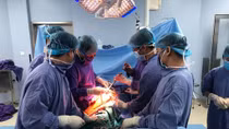 Thay khớp háng cho cụ ông 93 tuổi