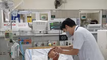 3 thanh niên ngộ độc khi uống rượu ở đám giỗ