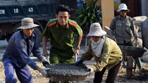 Công an Đông Triều hỗ trợ 90 triệu và ngày công xây dựng nông thôn kiểu mẫu