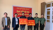 Hỗ trợ 100 triệu đồng cho 2 hộ dân có hoàn cảnh đặc biệt khó khăn 