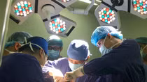 Mổ cùng lúc 5 vị trí cho bệnh nhân bị tai nạn giao thông