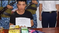 Bắt đối tượng vận chuyển 2 bánh heroin, 2,543kg ma túy tổng hợp