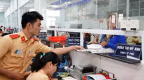Bao giờ người dân sẽ không phải xuất trình các loại giấy tờ khi đi đăng ký xe?