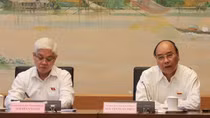 Dọc bờ sông, bãi biển còn bẩn nhưng cứ nói mãi mà không ai chịu thực thi bảo vệ