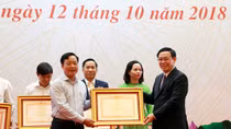 Tôn vinh huyện, xã, hộ gia đình vươn lên thoát nghèo, làm giàu chính đáng