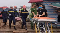 Sập giàn giáo làm 2 công nhân tử vong
