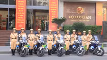 Ấn tượng nữ CSGT dẫn đoàn phục vụ ĐHĐB Công an Trung ương