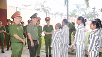  Trại giam Tân Lập công bố quyết định tha tù trước thời hạn