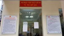 Cán bộ phường Văn Miếu bị tố "hành" dân nhận quyết định thôi việc